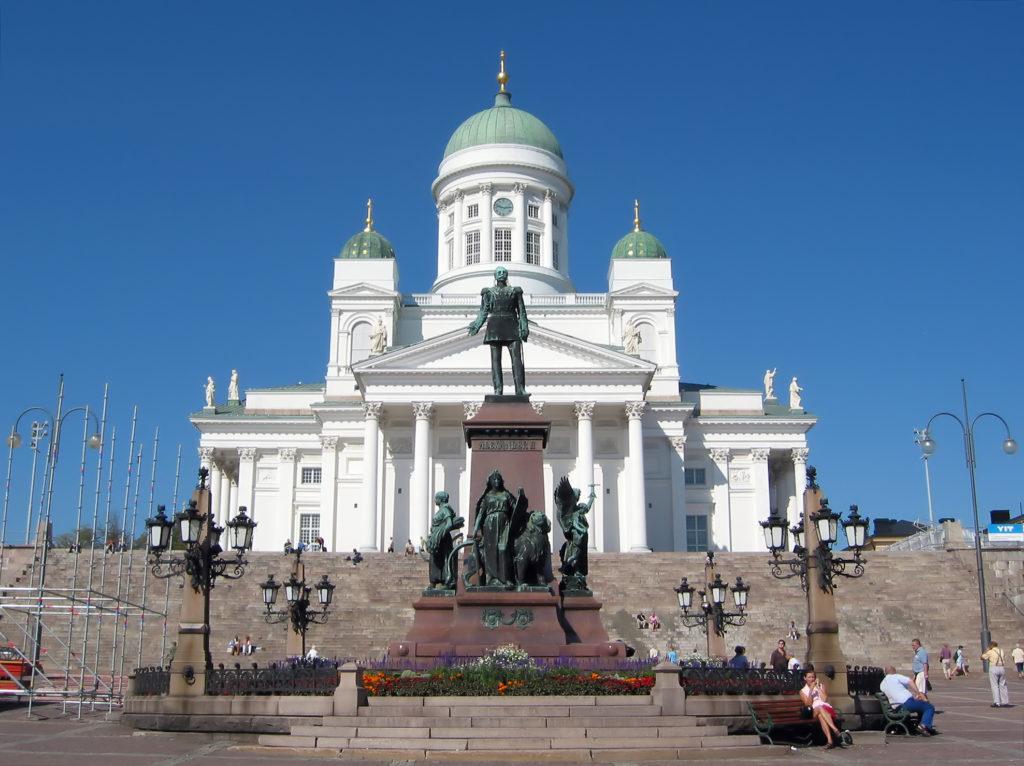 Helsinki Lutheran Chathedral and the statue